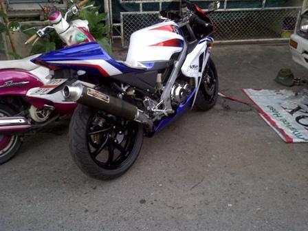 VFR400 NC24 รีบิวท์ใหม่ แฟริ่งแต่ง RC212 หน้า Cbr1000 ตัดลาย HRC ทะเบียนโอนขนส่งแท้ๆ