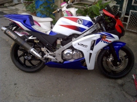 VFR400 NC24 รีบิวท์ใหม่ แฟริ่งแต่ง RC212 หน้า Cbr1000 ตัดลาย HRC ทะเบียนโอนขนส่งแท้ๆ