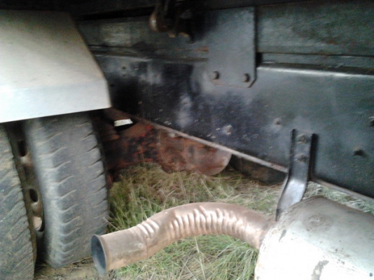 HINO FR 320 HP PO9C สิบล้อดั๊มพ์ 2 เพลา หัวยักษ์สามใบปัดสภาพอย่างสวย มีระบบลากพ่วงมาให้ครบ เครื่องแห้งแรงดี ภายในหัวเก๋งคอนโทรลอยู่ครบพร้อม แอร์ พวงมาลัยเพาเวอร์ เบรคทริ๊ปฟี้ ช่วงล่างใหญ่มากคัชซีสวยไม่มีบวมไม่มีแตก เอกสารเล่มทะเบียนครบถูกต้องพร้อมโอนครับ