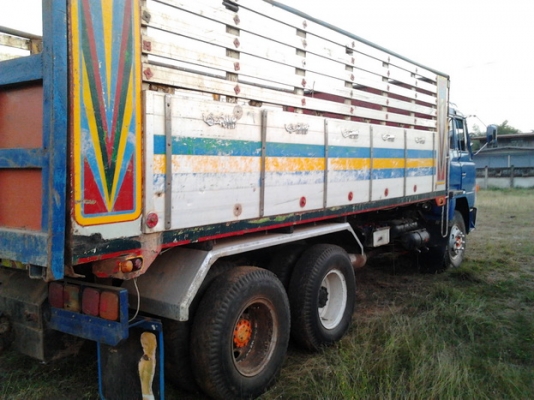 HINO FR 320 HP PO9C สิบล้อดั๊มพ์ 2 เพลา หัวยักษ์สามใบปัดสภาพอย่างสวย มีระบบลากพ่วงมาให้ครบ เครื่องแห้งแรงดี ภายในหัวเก๋งคอนโทรลอยู่ครบพร้อม แอร์ พวงมาลัยเพาเวอร์ เบรคทริ๊ปฟี้ ช่วงล่างใหญ่มากคัชซีสวยไม่มีบวมไม่มีแตก เอกสารเล่มทะเบียนครบถูกต้องพร้อมโอนครับ