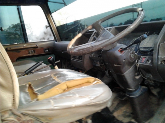 HINO FR 320 HP PO9C สิบล้อดั๊มพ์ 2 เพลา หัวยักษ์สามใบปัดสภาพอย่างสวย มีระบบลากพ่วงมาให้ครบ เครื่องแห้งแรงดี ภายในหัวเก๋งคอนโทรลอยู่ครบพร้อม แอร์ พวงมาลัยเพาเวอร์ เบรคทริ๊ปฟี้ ช่วงล่างใหญ่มากคัชซีสวยไม่มีบวมไม่มีแตก เอกสารเล่มทะเบียนครบถูกต้องพร้อมโอนครับ