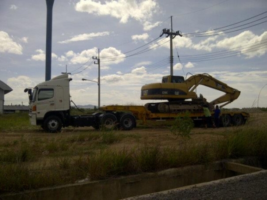 บริการ ขนย้ายรถแบคโฮ และเครื่องจักรกลหนัก โดยรถ 6-18ล้อ ทั่วประเทศ ราคากันเอง