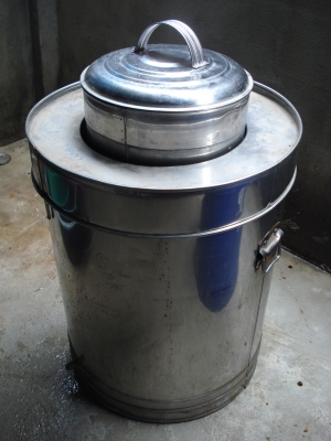 ขายถังไอศครีม ซื้อมาใช้ไปแค่สองครั้ง สภาพสวย โทร. 084-9377897 คุณ ร้อย