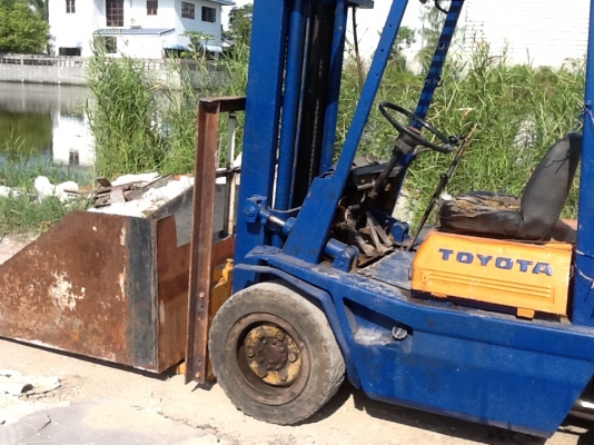 ขายถูกสุดๆ ราคราประหยัดๆ รถยกโตโยต้า 3 ตัน เสาสูง 4 เมตร เครื่องดีเซล เกียร์ธรรมดา