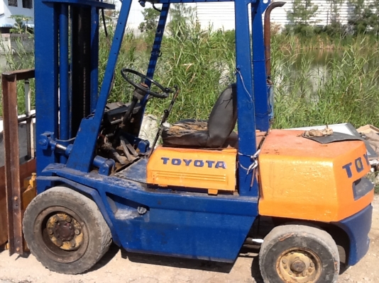 ขายถูกสุดๆ ราคราประหยัดๆ รถยกโตโยต้า 3 ตัน เสาสูง 4 เมตร เครื่องดีเซล เกียร์ธรรมดา