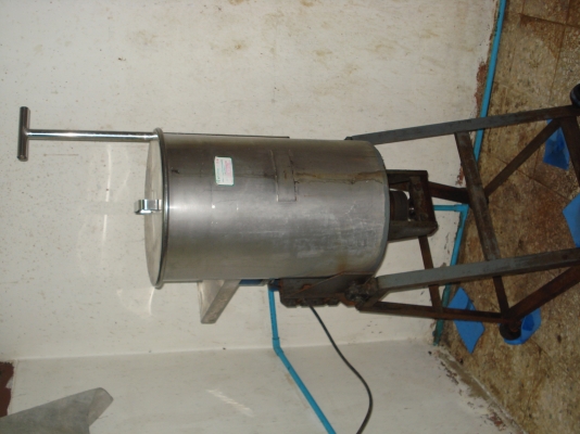 ขายเครื่องปั่นนํ้า สภาพดีสวยๆ โทร.084-9377897 คุณ ร้อย