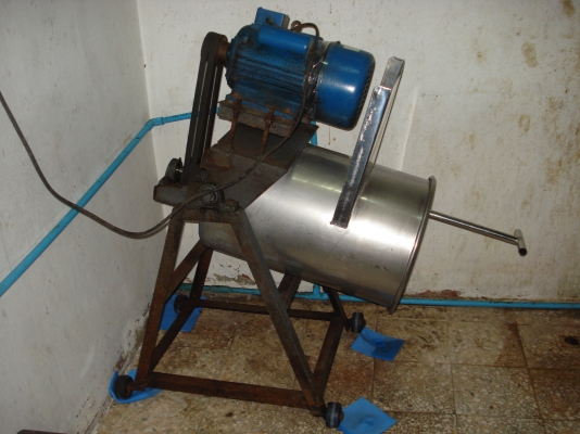 ขายเครื่องปั่นนํ้า สภาพดีสวยๆ โทร.084-9377897 คุณ ร้อย