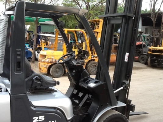 รถยกนิิสัน 2.5 ตัน เสาสูง 4.5 เมตร เครื่องดีเซล เกียร์ออโต้ ใช้งานมาแค่ 8000 ช.ม. รถยกนิิสัน 2.5 ตัน เสาสูง 4.5 เมตร เครื่องดีเซล เกียร์ออโต้ ใช้งานมาแค่ 8000 ช.ม.