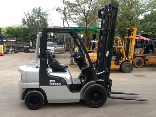 รถยกนิิสัน 2.5 ตัน เสาสูง 4.5 เมตร เครื่องดีเซล เกียร์ออโต้ ใช้งานมาแค่ 8000 ช.ม.