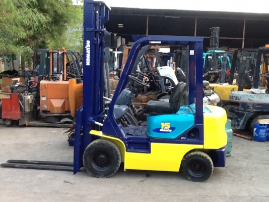 รถยกโคมัสสึรุ่น 17 น้ำหนักยก 1.5 ตัน เสาสูง 4 เมตร เกียร์ออโต้ เครื่องเบนซินติดแก๊สเรียบร้อย