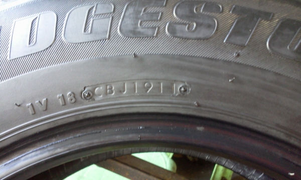 ขายเศษยาง1เส้น215 70 15 BRIDGESTONE R611 ปี11