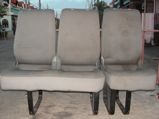 เบาะรถตู้โตโยต้า (ลูกค้าเก่าครับเฮียที่อยู่ปทุมรับไปดูเเลต่อแล้วครับ)