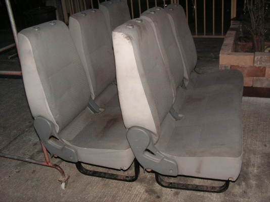 เบาะรถตู้โตโยต้า (ลูกค้าเก่าครับเฮียที่อยู่ปทุมรับไปดูเเลต่อแล้วครับ)