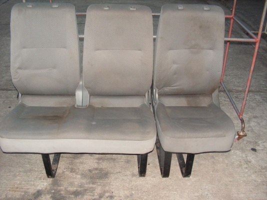 เบาะรถตู้โตโยต้า (ลูกค้าเก่าครับเฮียที่อยู่ปทุมรับไปดูเเลต่อแล้วครับ)