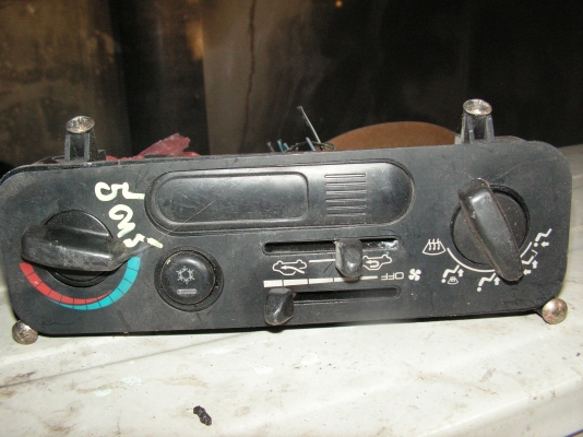 เเผงควมคุมเเอร์อีคา