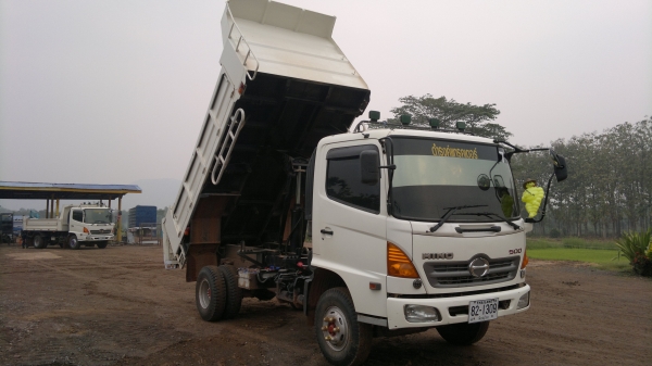 ขายรถ 6 ล้อดั้มดิน HINO  MAGA 150 แรงม้า ปี 50