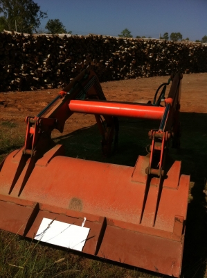 ขายบุ้งกี๋(ชุดตัก) รถ kubota 3608 รุ่น LA 508 สภาพใหม่  120,000 บาท