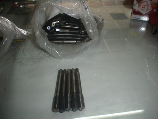 หลินรัชดา 081-585-6957 เหล็กล้างหรือสตาปเกลียวตามรูป