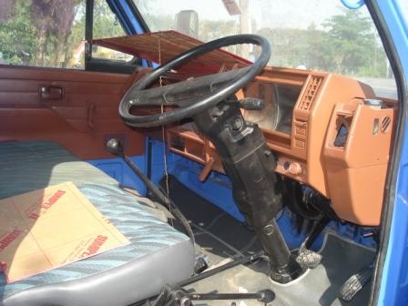 ขาย 6 ล้อ ISUZU NKR 110 กระบะเหล็ก ดี๊ม