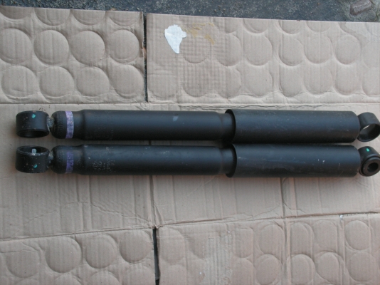 โช็คหลังวีโก้แท้1คู่พี่ที่อยู่รังสิตรับไปดูเเลต่อเเล้วครับ