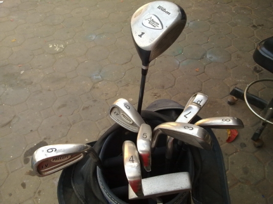 ไม้กอล์ฟและถุงใส่