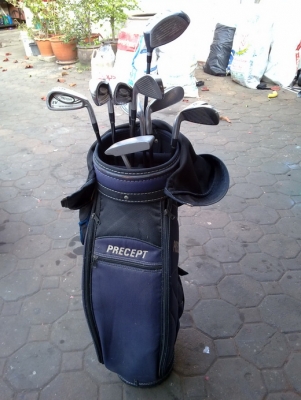 ไม้กอล์ฟและถุงใส่