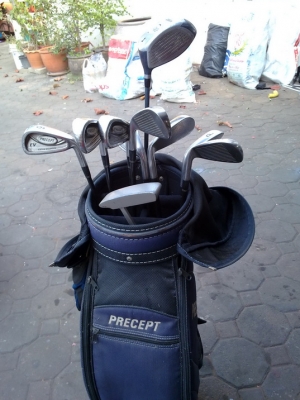 ไม้กอล์ฟและถุงใส่