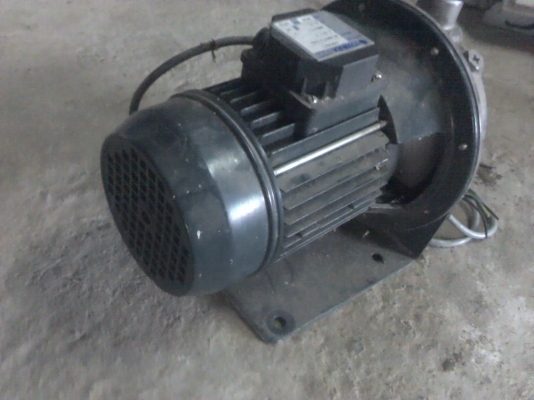 ปั๊มน้ำLOWARA 1.5 นิ้ว 220-380 v. 3 เฟส รอบจัด 2850 รอบ/นาที(มี 2 ตัว)