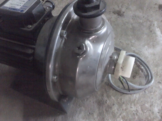 ปั๊มน้ำLOWARA 1.5 นิ้ว 220-380 v. 3 เฟส รอบจัด 2850 รอบ/นาที(มี 2 ตัว)
