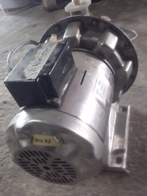ปั๊มน้ำLOWARA 1.5 นิ้ว 220-380 v. 3 เฟส รอบจัด 2850 รอบ/นาที(มี 2 ตัว)
