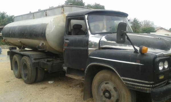 10ล้อรถน้ำISUZU หัวยาวเพลาเดียวเครื่องเกียร์ช่วงล่างเดิมถังจุ12000ลิตร