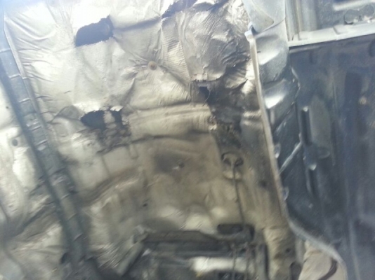 รถฮีโน่ 10 ล้อ ตู้เย็น FL1J  210 แรงม้า. ปี 40  สนใจติดต่อ 081 - 6079515