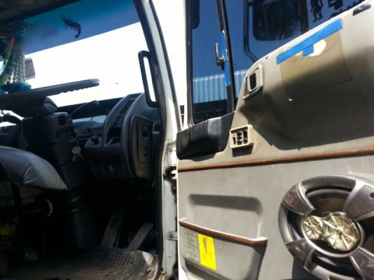 รถฮีโน่ 10 ล้อ ตู้เย็น FL1J  210 แรงม้า. ปี 40  สนใจติดต่อ 081 - 6079515