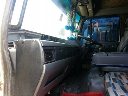 รถฮีโน่ 10 ล้อ ตู้เย็น FL1J  210 แรงม้า. ปี 40  สนใจติดต่อ 081 - 6079515