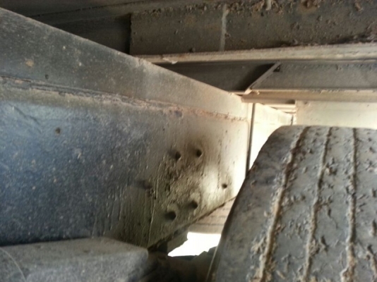 รถฮีโน่ 10 ล้อ ตู้เย็น FL1J  210 แรงม้า. ปี 40  สนใจติดต่อ 081 - 6079515