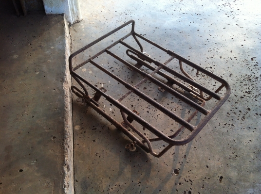 ตะแกรงเหล็ก ติดท้าย ไว้วางของ