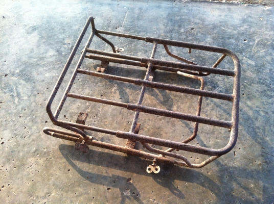 ตะแกรงเหล็ก ติดท้าย ไว้วางของ