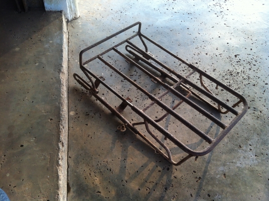 ตะแกรงเหล็ก ติดท้าย ไว้วางของ