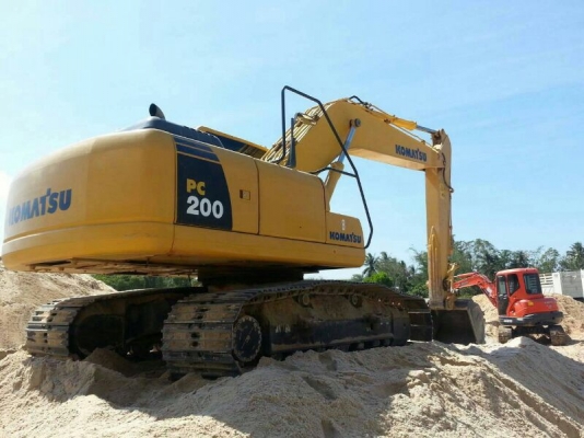 รถแบคโฮ KOMATSU  PC 200 - 8.  ( รถทำงาน. 7,2xx  ซม. )  สนใจติดต่อ 081 - 6079515