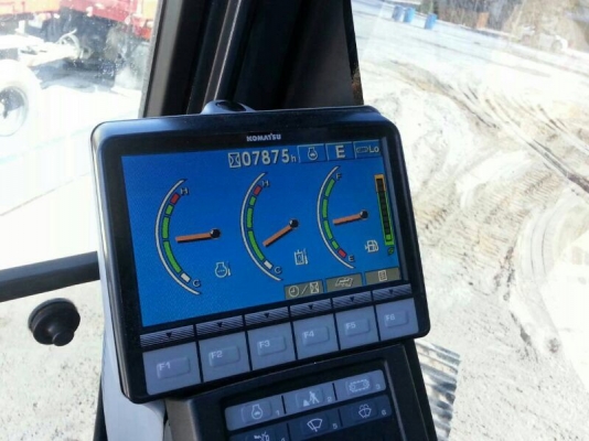 รถแบคโฮ KOMATSU  PC 200 - 8.  ( รถทำงาน. 7,2xx  ซม. )  สนใจติดต่อ 081 - 6079515