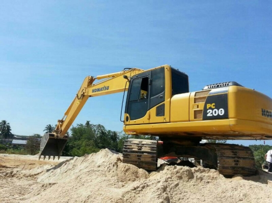 รถแบคโฮ KOMATSU  PC 200 - 8.  ( รถทำงาน. 7,2xx  ซม. )  สนใจติดต่อ 081 - 6079515