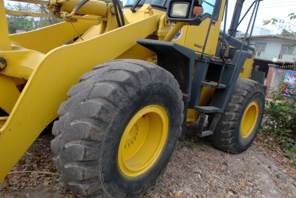 ขายด่วนรถตักล้อWA300-3Eเก่านอกนําเขัาใช้งานได้26740ช