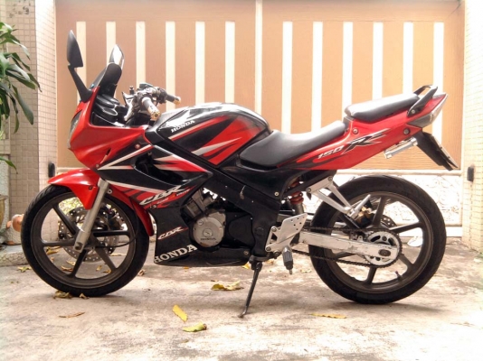 ขออนุญาติขาย HONDA CBR 150 กุญแจ 2 ชั้น สตา์ร์ทมือ โอนให้ฟรีครับ