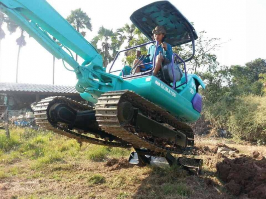 แบคโฮเล็กkomatsu pc30