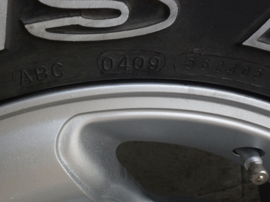 ล้อแม็ก 15นิ้ว 6รู พร้อมยาง 255/70R15 สวยๆ 4 ล้อ ราคา 6500 บาท