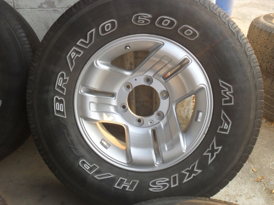 ล้อแม็ก 15นิ้ว 6รู พร้อมยาง 255/70R15 สวยๆ 4 ล้อ ราคา 6500 บาท