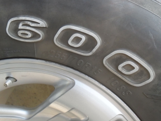 ล้อแม็ก 15นิ้ว 6รู พร้อมยาง 255/70R15 สวยๆ 4 ล้อ ราคา 6500 บาท