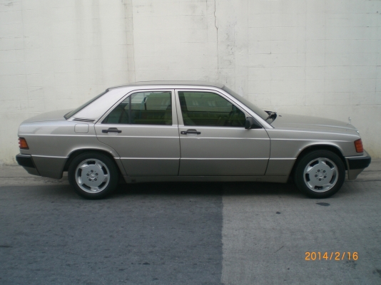 BENZ 190E เกียร์ธรรมดา มือเดียว ไม่เคยทำสี ใช้น้อย BENZ 190E เกียร์ธรรมดา มือเดียว ไม่เคยทำสี ใช้น้อย