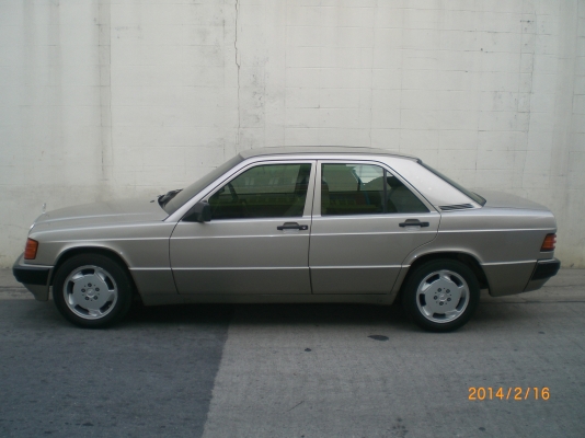 BENZ 190E เกียร์ธรรมดา มือเดียว ไม่เคยทำสี ใช้น้อย BENZ 190E เกียร์ธรรมดา มือเดียว ไม่เคยทำสี ใช้น้อย