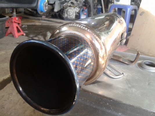 ขายปลายท่อรุ้งสแตนเลสใส่รถเกียร์ธรรมดา